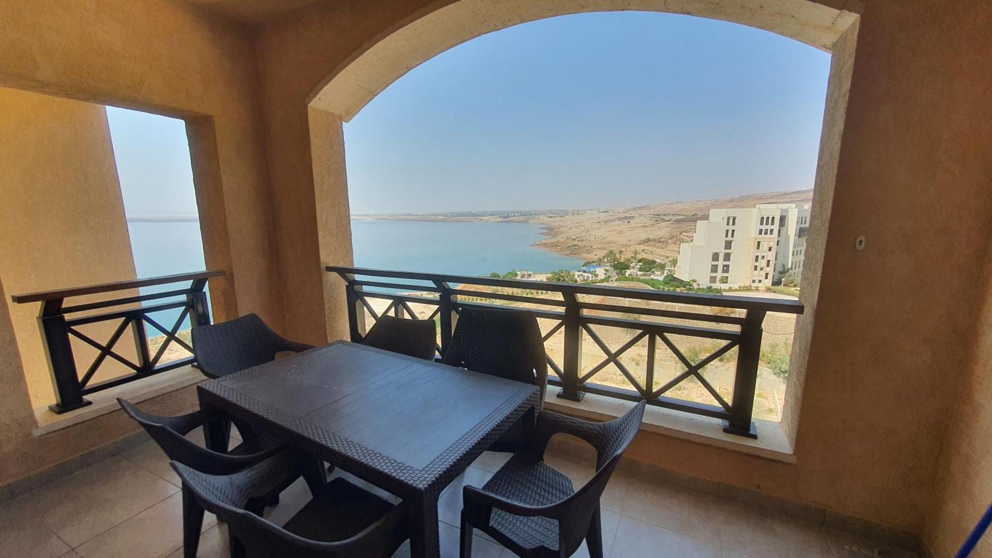 Comfy Stays Sea View Apartments At Deadsea Samarah Resort Sweimeh Номер фото